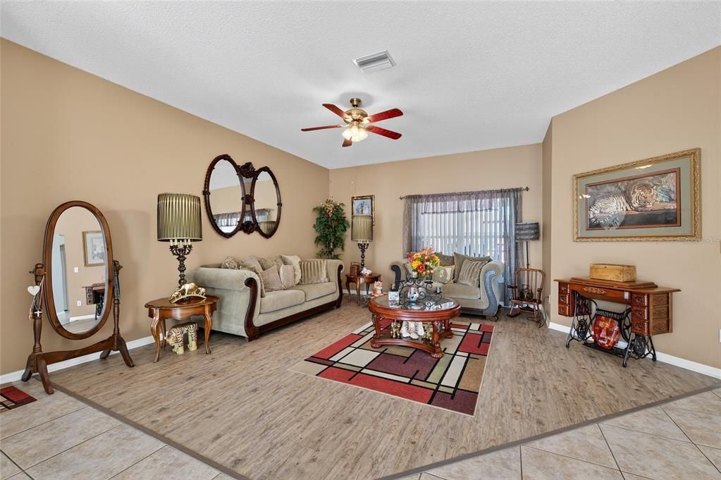 На продажу: $439,900 (3 спален, 2 ванн, 2364 Квадратных фут)