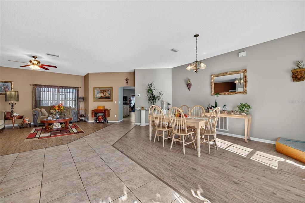 На продажу: $439,900 (3 спален, 2 ванн, 2364 Квадратных фут)