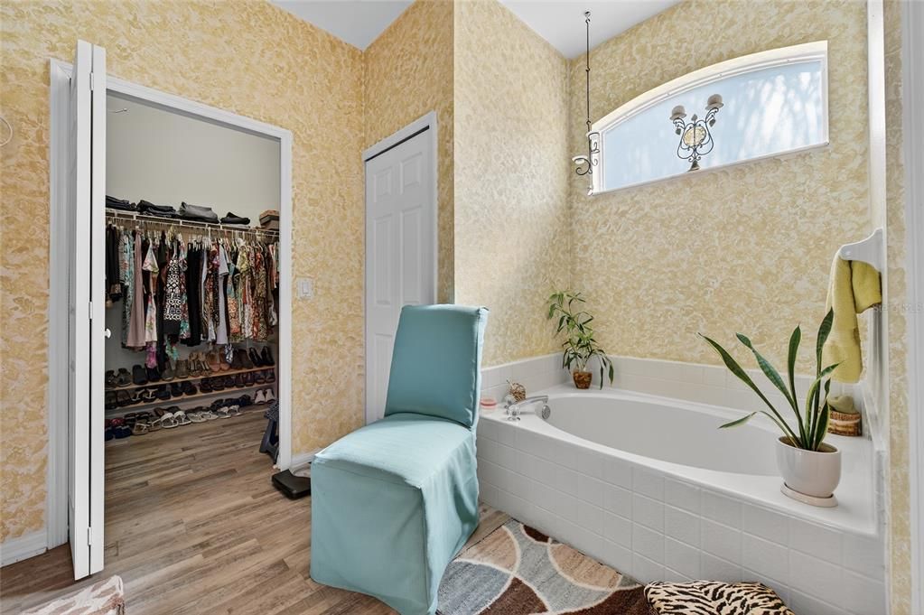 На продажу: $439,900 (3 спален, 2 ванн, 2364 Квадратных фут)