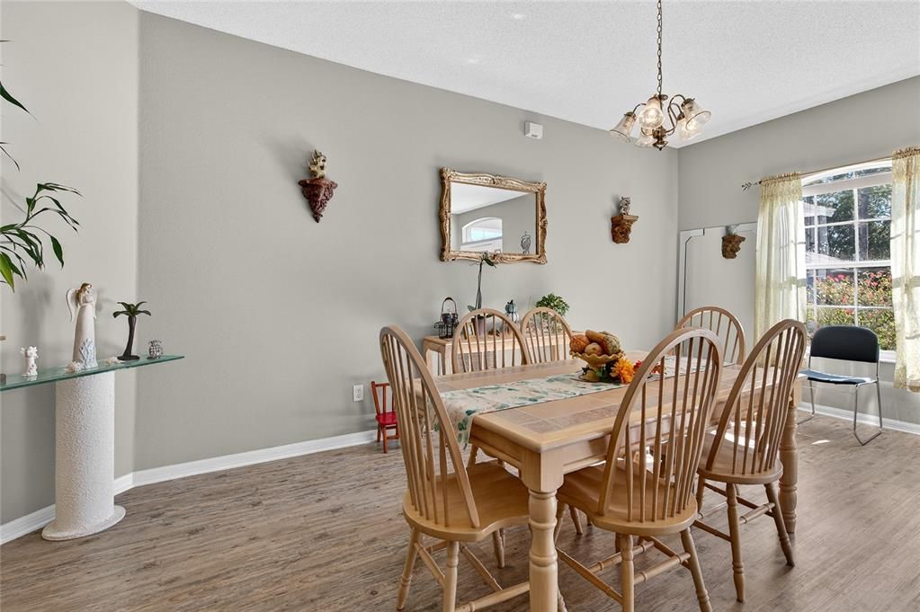 На продажу: $439,900 (3 спален, 2 ванн, 2364 Квадратных фут)