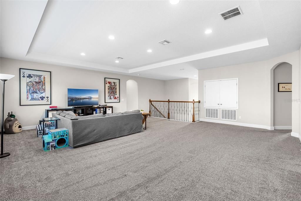 Под контрактом: $1,049,000 (6 спален, 4 ванн, 4857 Квадратных фут)