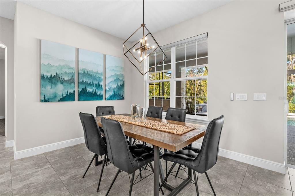 Под контрактом: $1,049,000 (6 спален, 4 ванн, 4857 Квадратных фут)