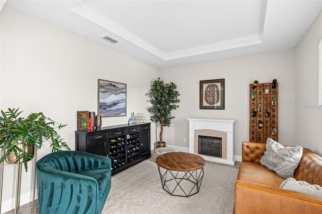 Под контрактом: $1,049,000 (6 спален, 4 ванн, 4857 Квадратных фут)