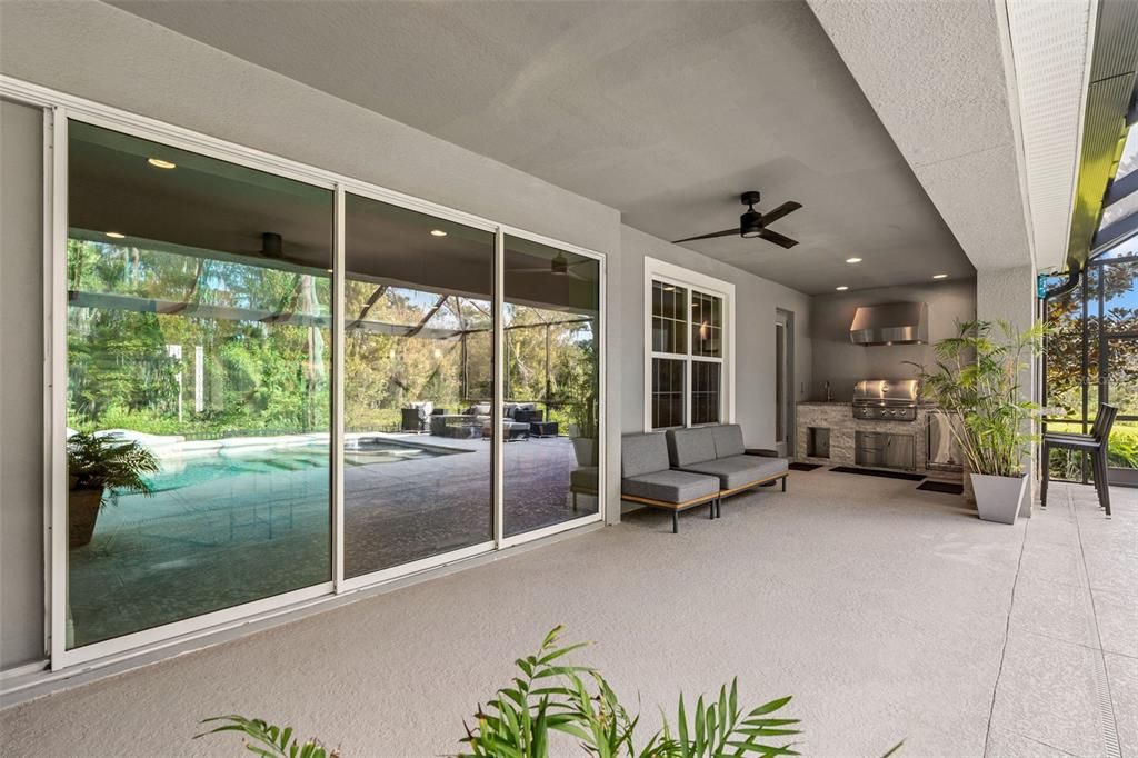 Под контрактом: $1,049,000 (6 спален, 4 ванн, 4857 Квадратных фут)