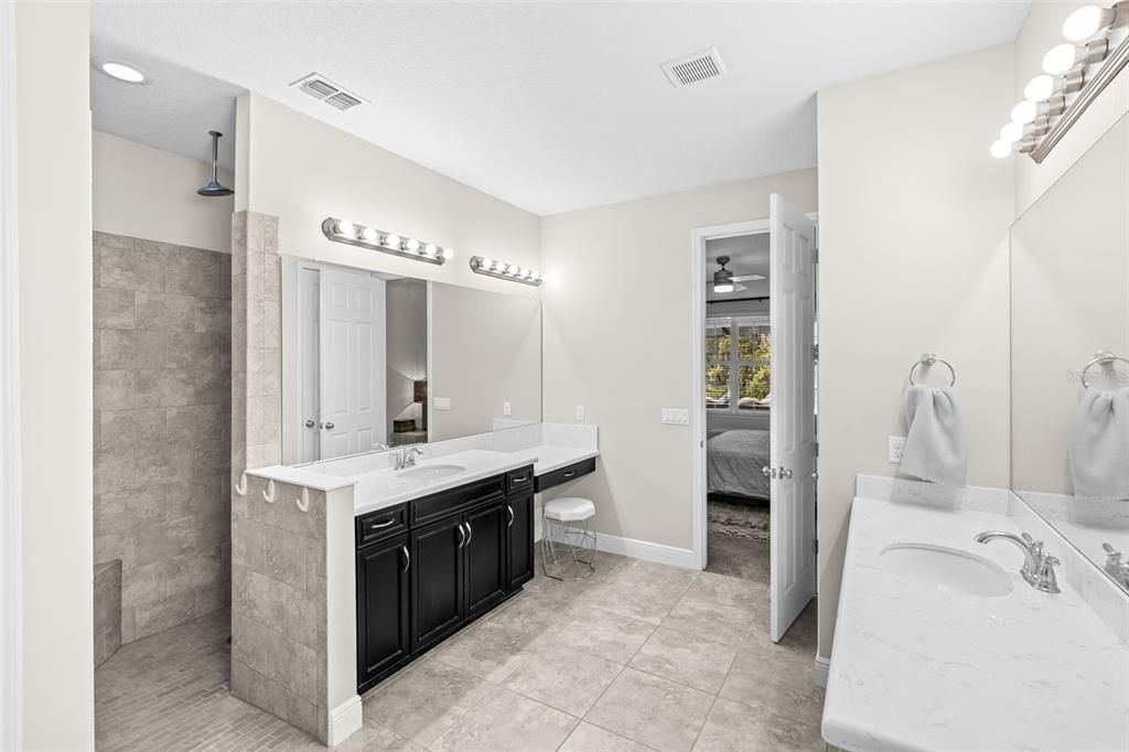 Под контрактом: $1,049,000 (6 спален, 4 ванн, 4857 Квадратных фут)