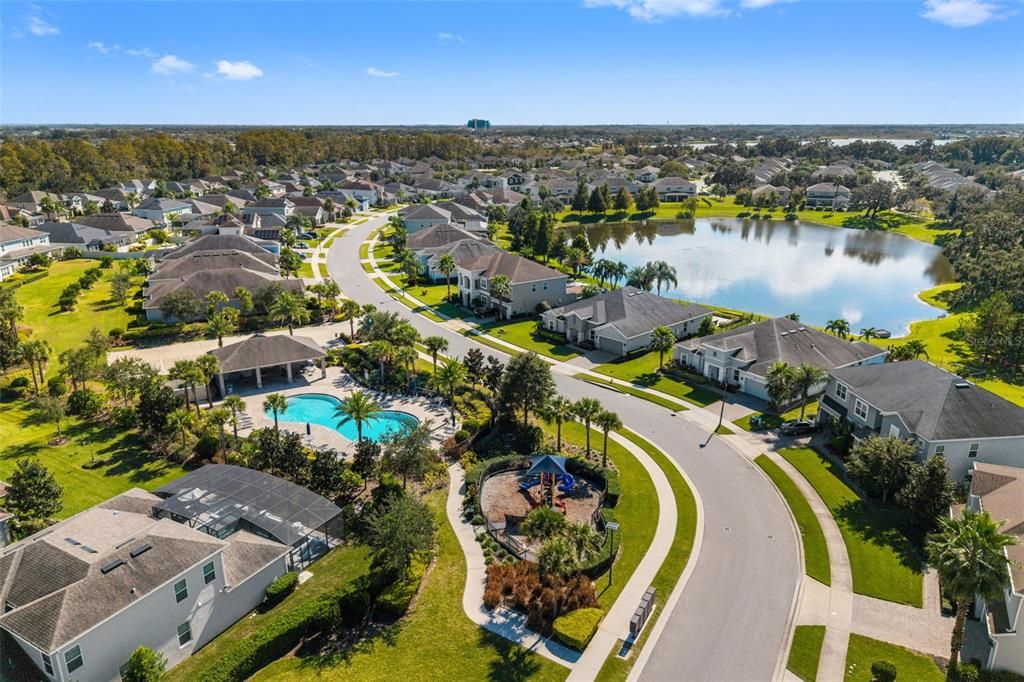 Под контрактом: $1,049,000 (6 спален, 4 ванн, 4857 Квадратных фут)