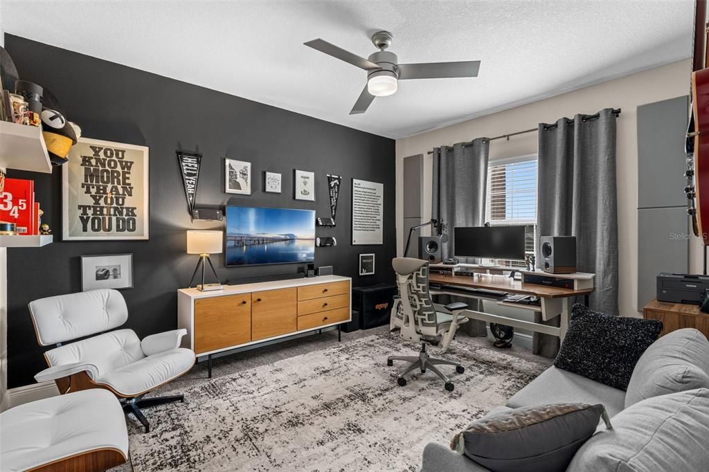 Под контрактом: $1,049,000 (6 спален, 4 ванн, 4857 Квадратных фут)