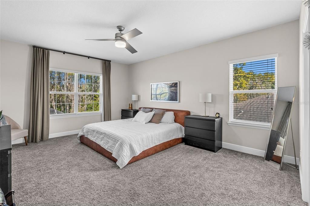 Под контрактом: $1,049,000 (6 спален, 4 ванн, 4857 Квадратных фут)