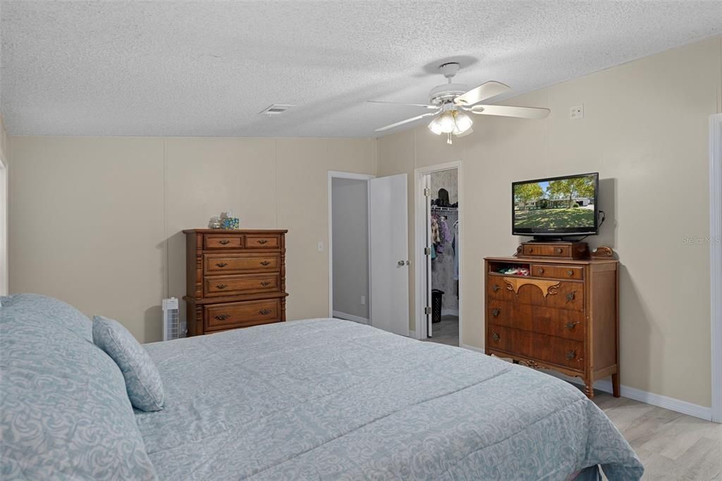 For Sale: $348,500 (4 beds, 3 baths, 1782 Square Feet)