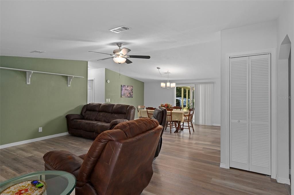 For Sale: $348,500 (4 beds, 3 baths, 1782 Square Feet)