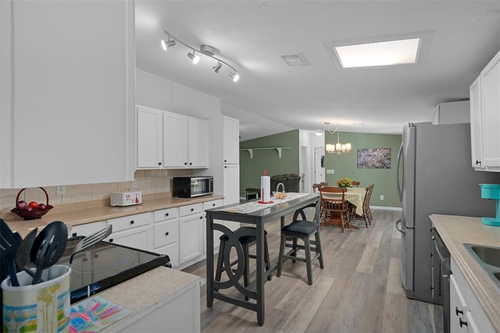 For Sale: $348,500 (4 beds, 3 baths, 1782 Square Feet)