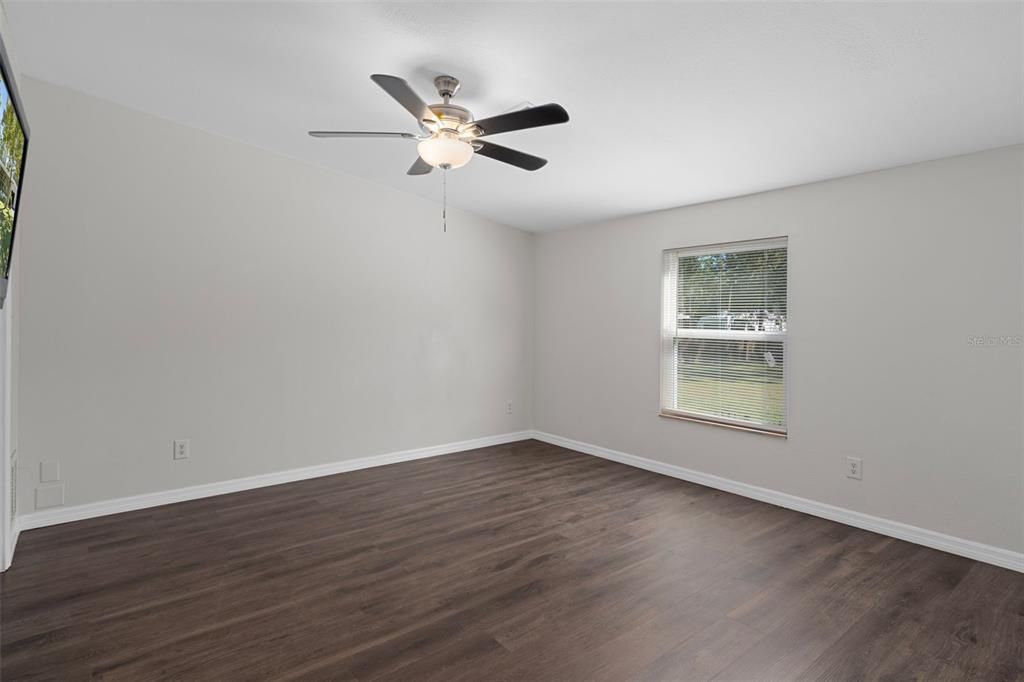 For Sale: $348,500 (4 beds, 3 baths, 1782 Square Feet)