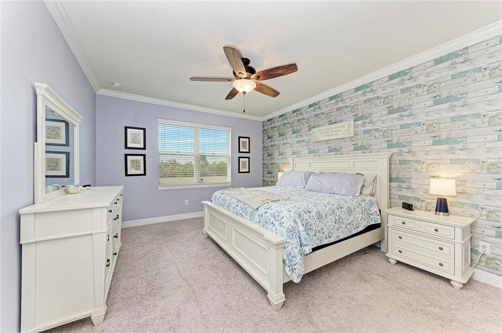 合同活跃: $390,000 (2 贝兹, 2 浴室, 1838 平方英尺)