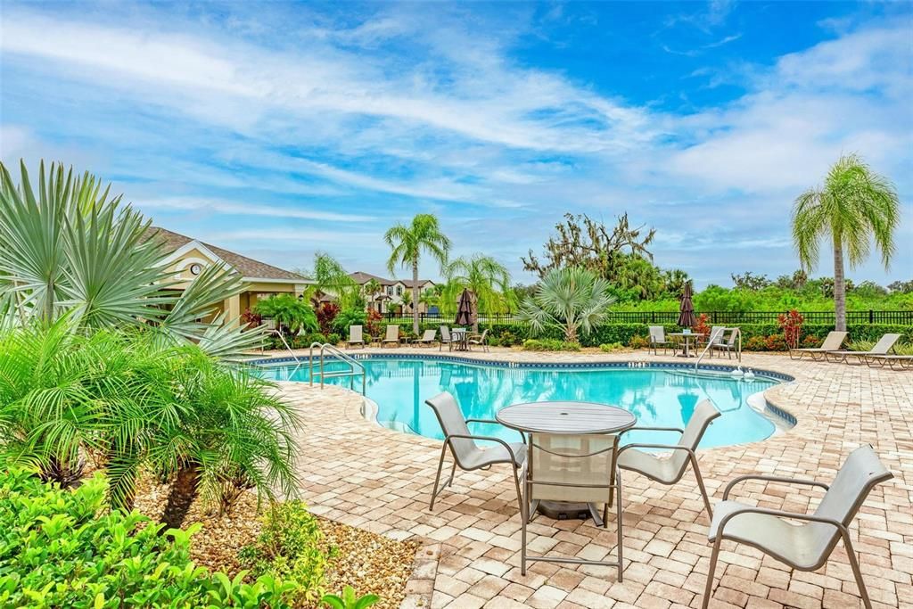 合同活跃: $390,000 (2 贝兹, 2 浴室, 1838 平方英尺)