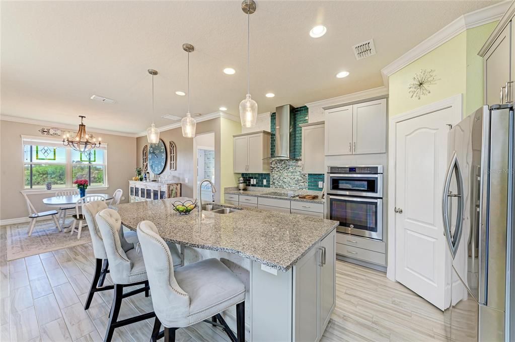 合同活跃: $390,000 (2 贝兹, 2 浴室, 1838 平方英尺)