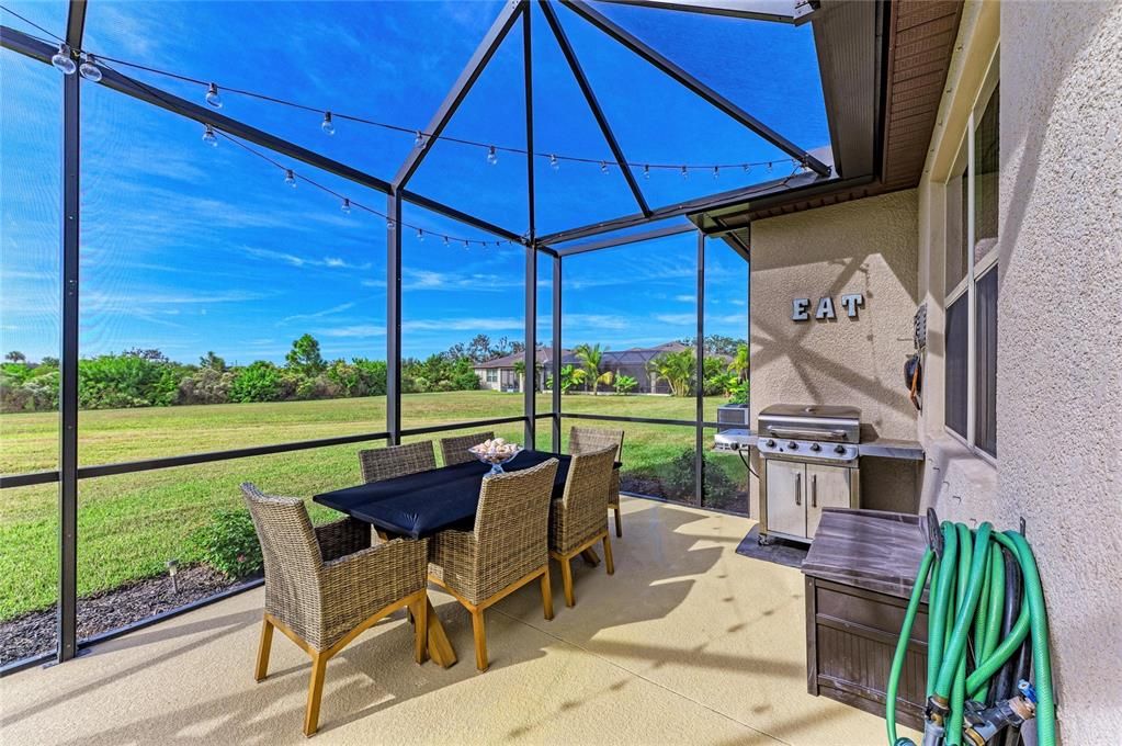 合同活跃: $390,000 (2 贝兹, 2 浴室, 1838 平方英尺)