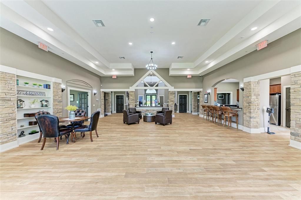 合同活跃: $390,000 (2 贝兹, 2 浴室, 1838 平方英尺)