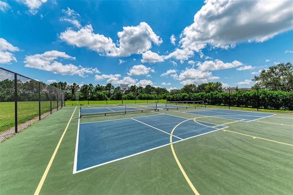 合同活跃: $390,000 (2 贝兹, 2 浴室, 1838 平方英尺)