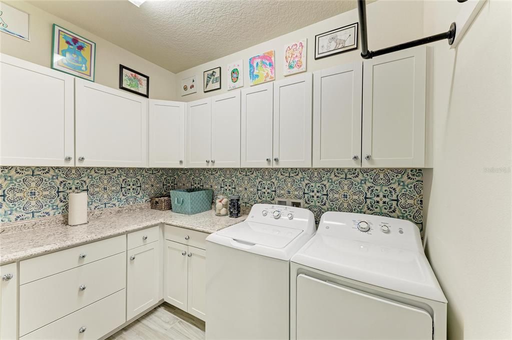 合同活跃: $390,000 (2 贝兹, 2 浴室, 1838 平方英尺)