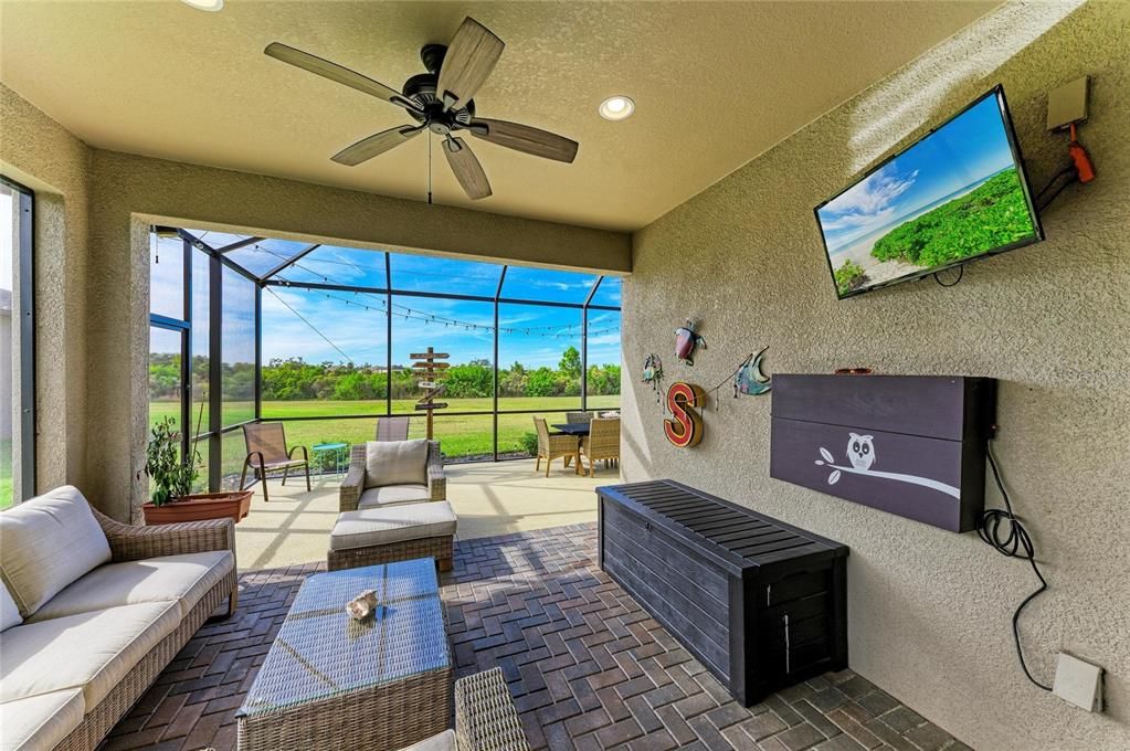 合同活跃: $390,000 (2 贝兹, 2 浴室, 1838 平方英尺)