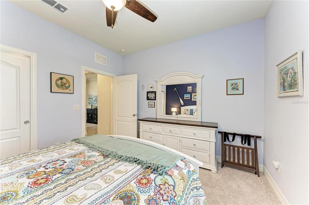 合同活跃: $390,000 (2 贝兹, 2 浴室, 1838 平方英尺)