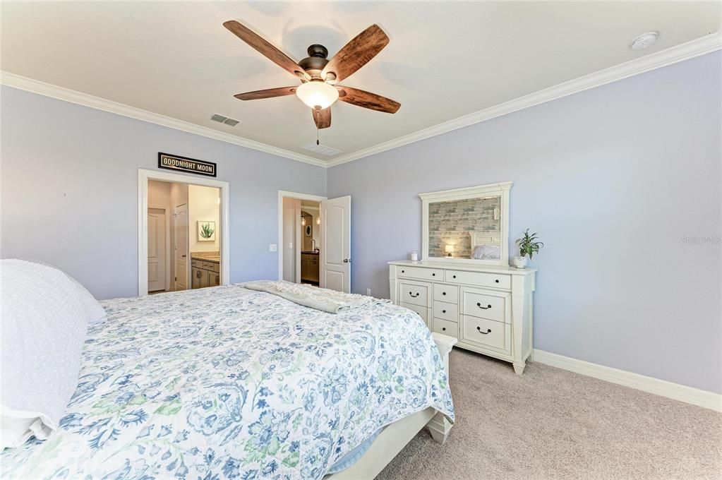 合同活跃: $390,000 (2 贝兹, 2 浴室, 1838 平方英尺)