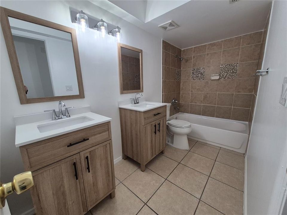 For Rent: $2,450 (4 beds, 2 baths, 1937 Square Feet)