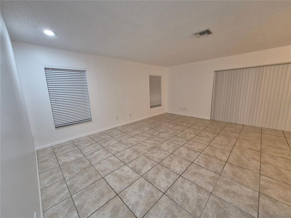 For Rent: $2,450 (4 beds, 2 baths, 1937 Square Feet)