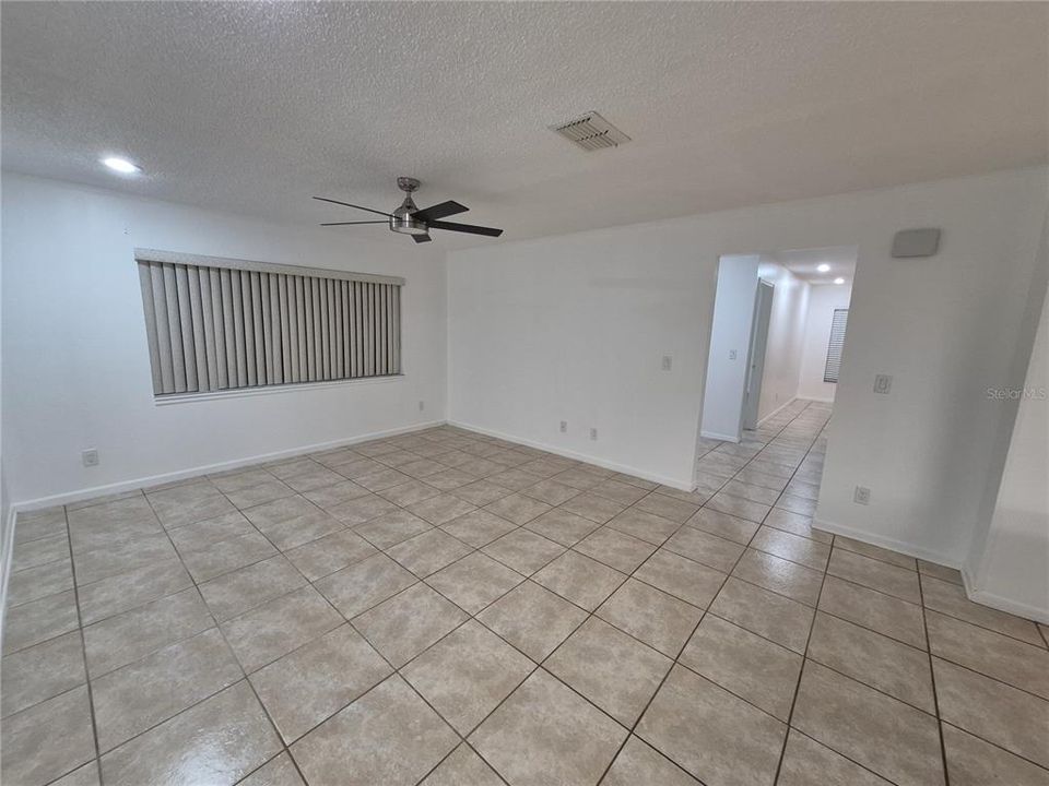 For Rent: $2,450 (4 beds, 2 baths, 1937 Square Feet)