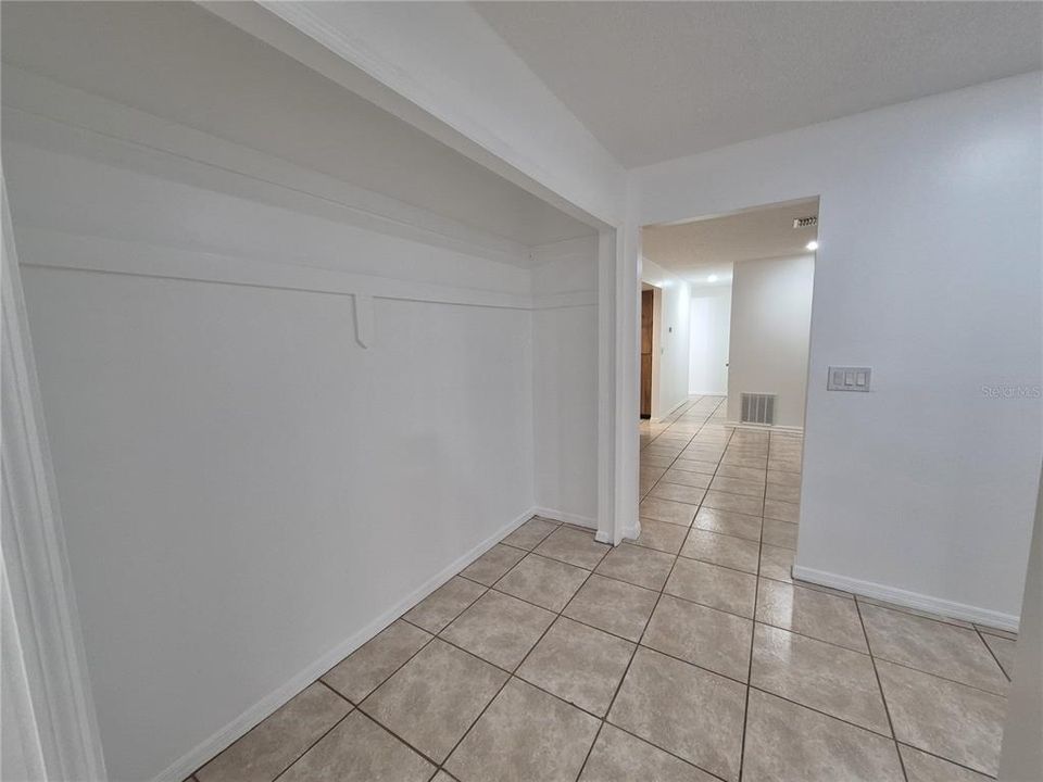 For Rent: $2,450 (4 beds, 2 baths, 1937 Square Feet)