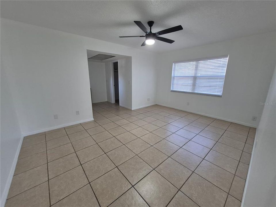 For Rent: $2,450 (4 beds, 2 baths, 1937 Square Feet)