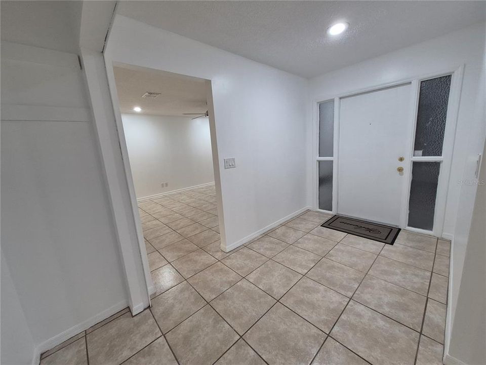 For Rent: $2,450 (4 beds, 2 baths, 1937 Square Feet)