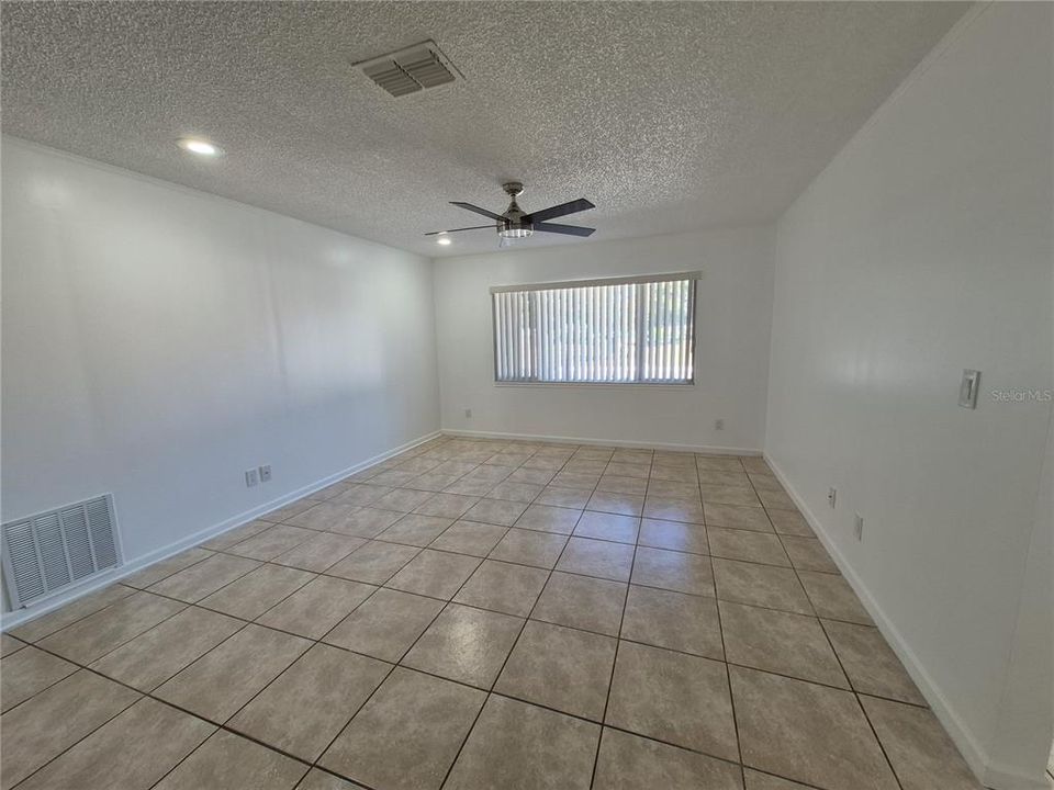 For Rent: $2,450 (4 beds, 2 baths, 1937 Square Feet)