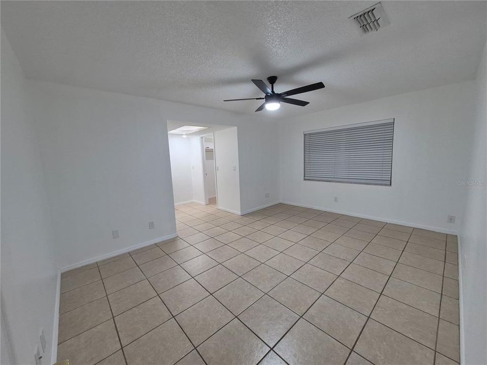 For Rent: $2,450 (4 beds, 2 baths, 1937 Square Feet)