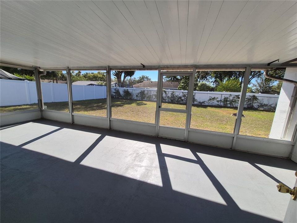 For Rent: $2,450 (4 beds, 2 baths, 1937 Square Feet)