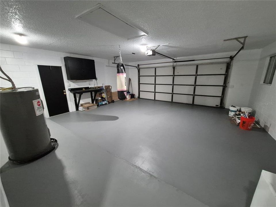 For Rent: $2,450 (4 beds, 2 baths, 1937 Square Feet)