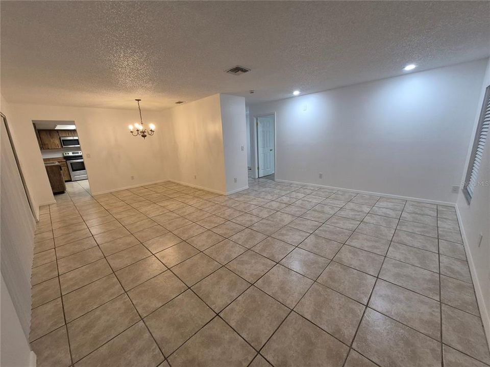 For Rent: $2,450 (4 beds, 2 baths, 1937 Square Feet)