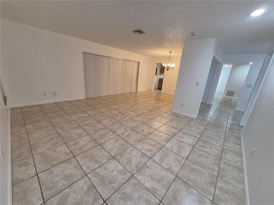 For Rent: $2,450 (4 beds, 2 baths, 1937 Square Feet)