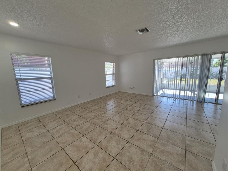 For Rent: $2,450 (4 beds, 2 baths, 1937 Square Feet)