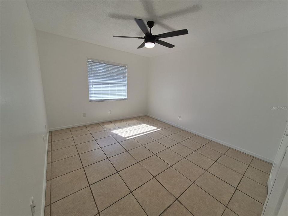 For Rent: $2,450 (4 beds, 2 baths, 1937 Square Feet)