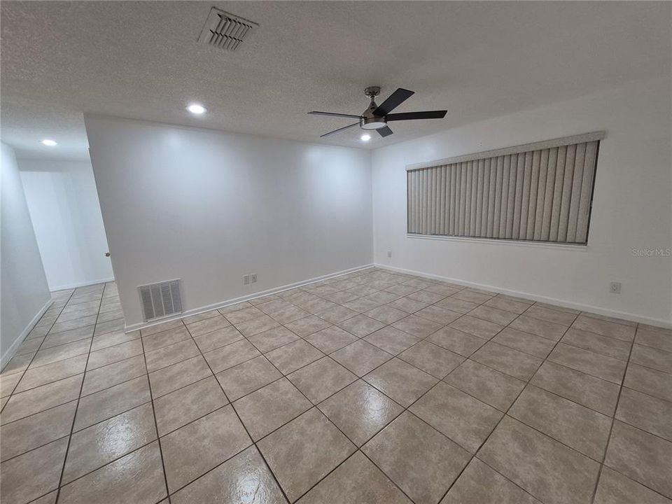 For Rent: $2,450 (4 beds, 2 baths, 1937 Square Feet)