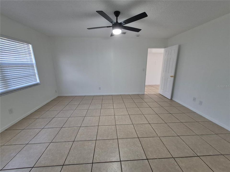 For Rent: $2,450 (4 beds, 2 baths, 1937 Square Feet)