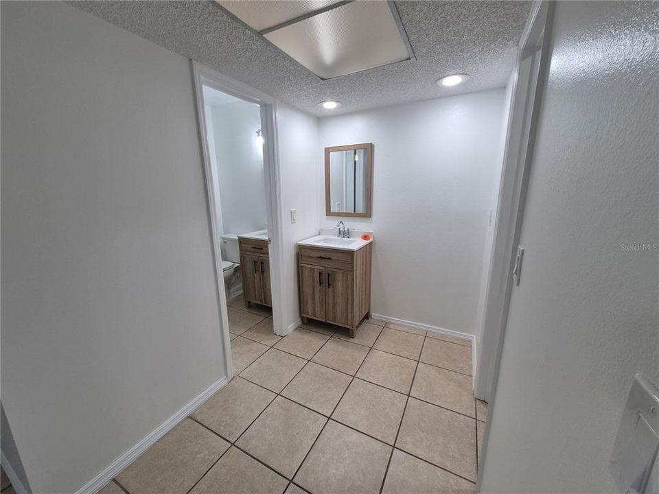 For Rent: $2,450 (4 beds, 2 baths, 1937 Square Feet)