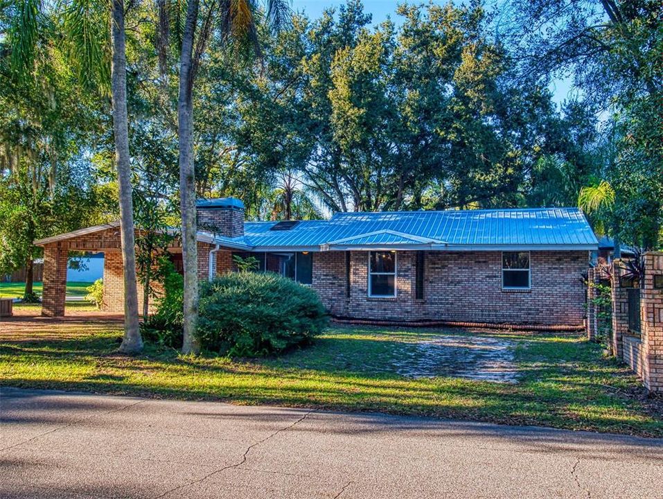 For Sale: $275,000 (2 beds, 1 baths, 1732 Square Feet)