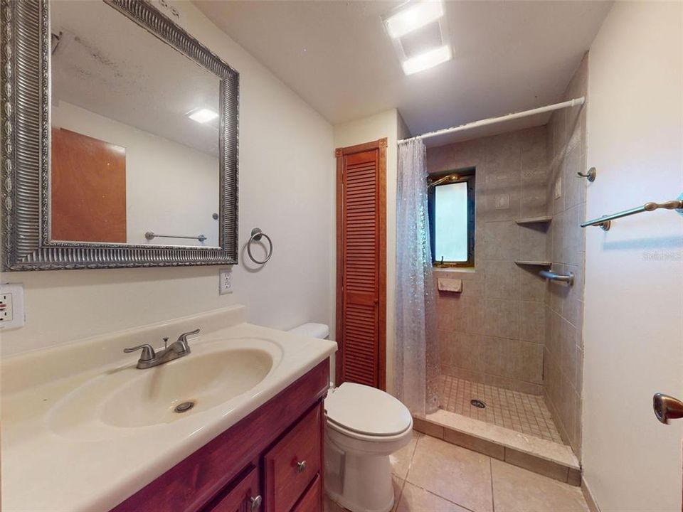 For Sale: $275,000 (2 beds, 1 baths, 1732 Square Feet)