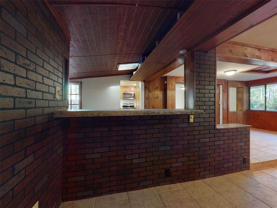 For Sale: $275,000 (2 beds, 1 baths, 1732 Square Feet)