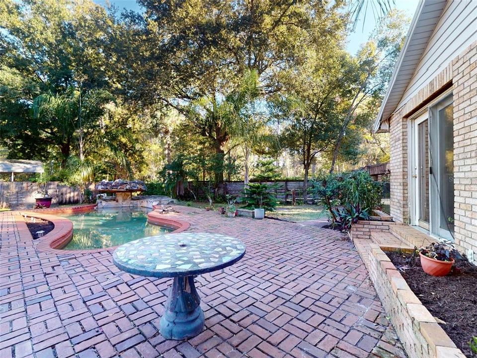 For Sale: $275,000 (2 beds, 1 baths, 1732 Square Feet)