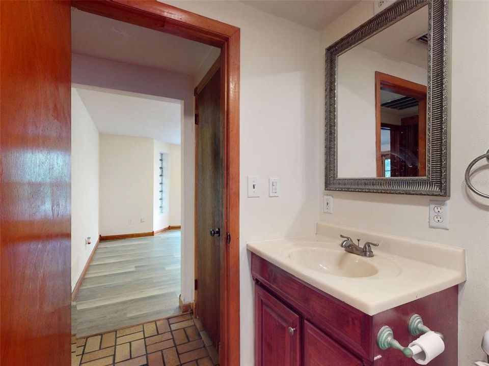 For Sale: $275,000 (2 beds, 1 baths, 1732 Square Feet)