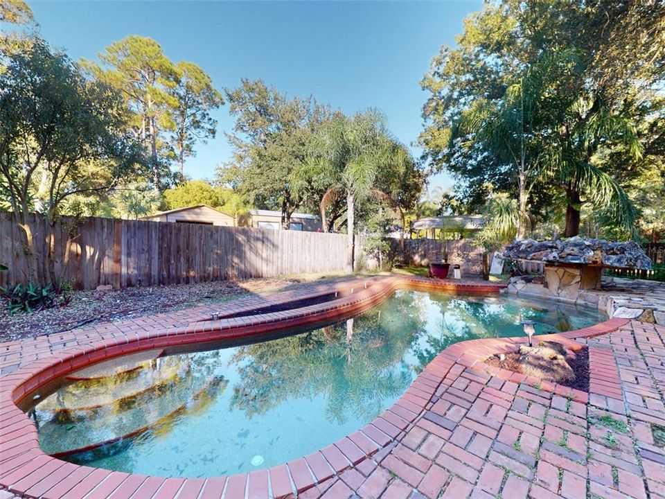 For Sale: $275,000 (2 beds, 1 baths, 1732 Square Feet)