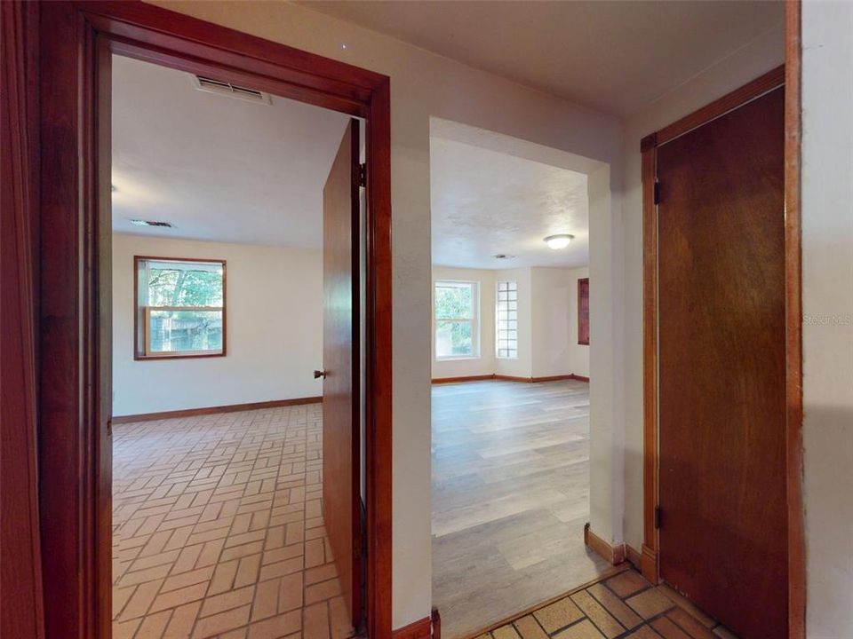 For Sale: $275,000 (2 beds, 1 baths, 1732 Square Feet)